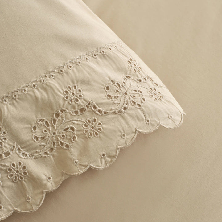 Karaca Home Carmello Broderet Dobbeltseng - Sengetøj – Beige (100 % Bomuld) - Løven Home