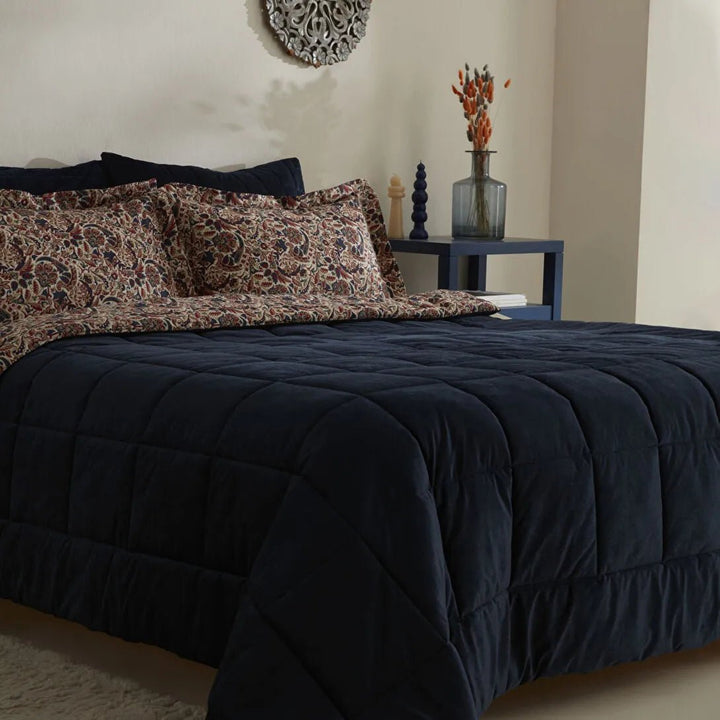 Karaca Home Cassie Luxury Comfort Sæt – Dobbeltseng Sengetæppe 240x260 cm - Navy - Løven Home