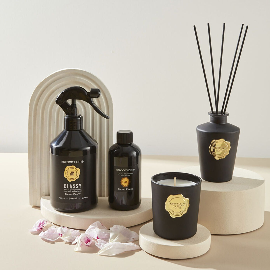 Karaca Home Classy Duftspreder m/Duftpinde – Sweet Peony – 200 ml - Løven Home