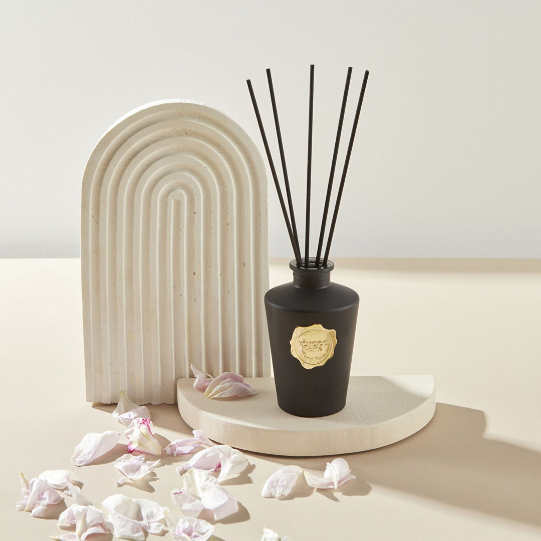 Karaca Home Classy Duftspreder m/Duftpinde – Sweet Peony – 200 ml - Løven Home