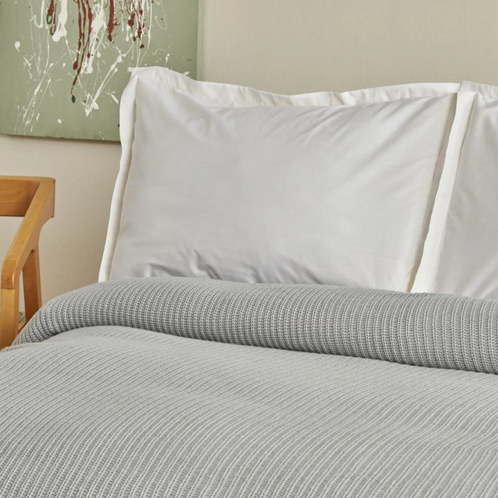 Karaca Home Cool Touch Dobbelt Strik Sengetæppe Grå, 200x220 cm - Løven Home