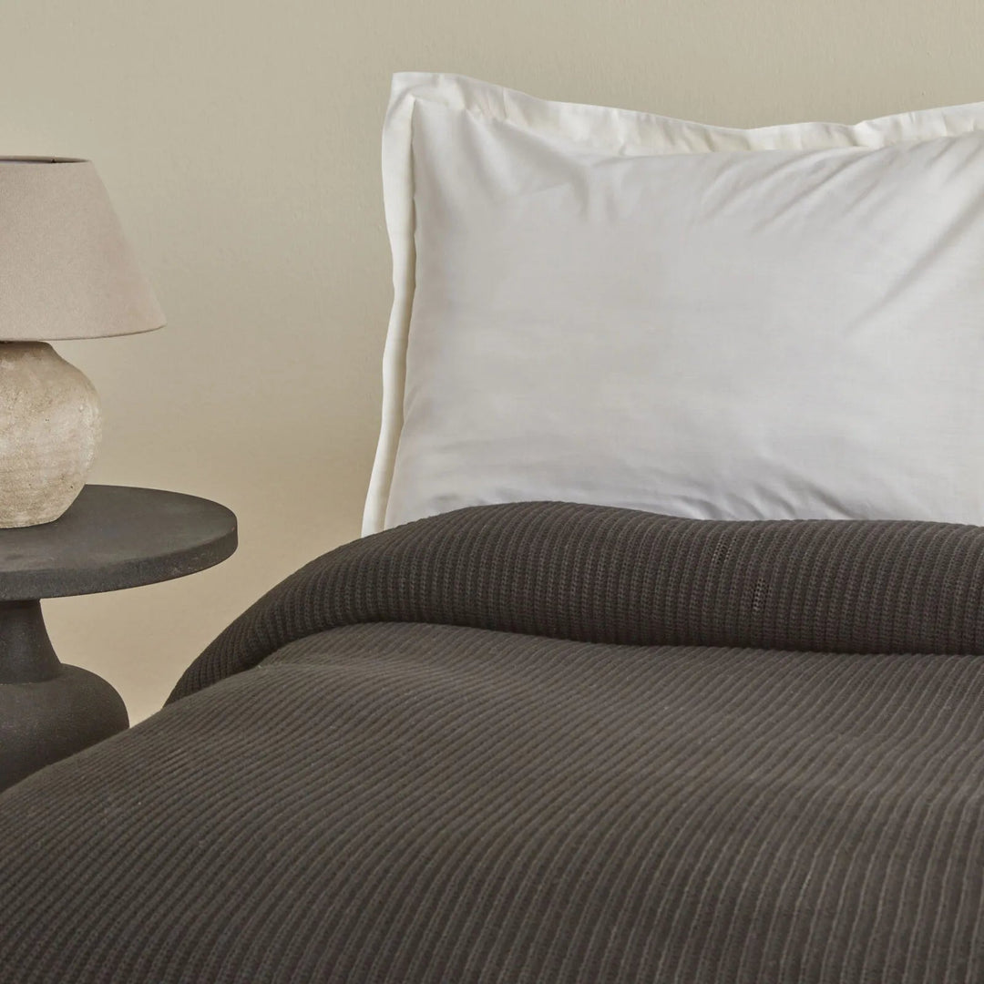 Karaca Home Cool Touch Sort Trikoblivplaid – Dobbelt Sengetæppe - Løven Home