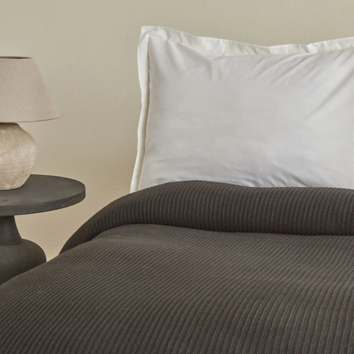 Karaca Home Cool Touch Sort Trikoblivplaid – Dobbelt Sengetæppe - Løven Home