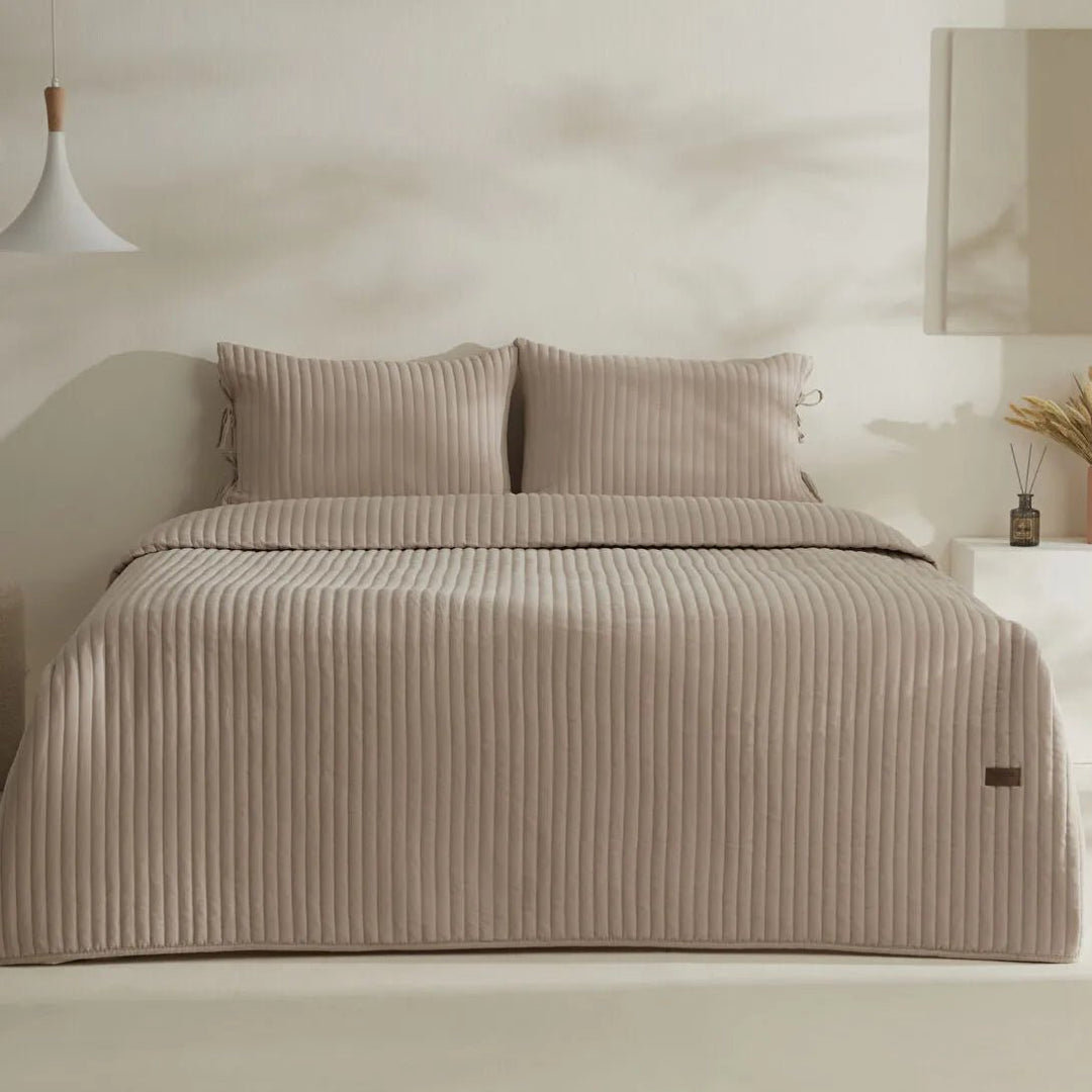 Karaca Home Elie – Dobbeltseng Sengetæppe 230x240 cm - Beige - Løven Home