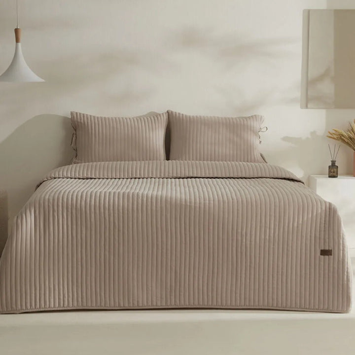 Karaca Home Elie – Dobbeltseng Sengetæppe 230x240 cm - Beige - Løven Home