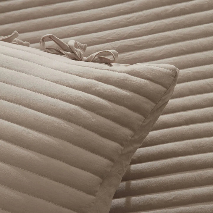 Karaca Home Elie – Dobbeltseng Sengetæppe 230x240 cm - Beige - Løven Home