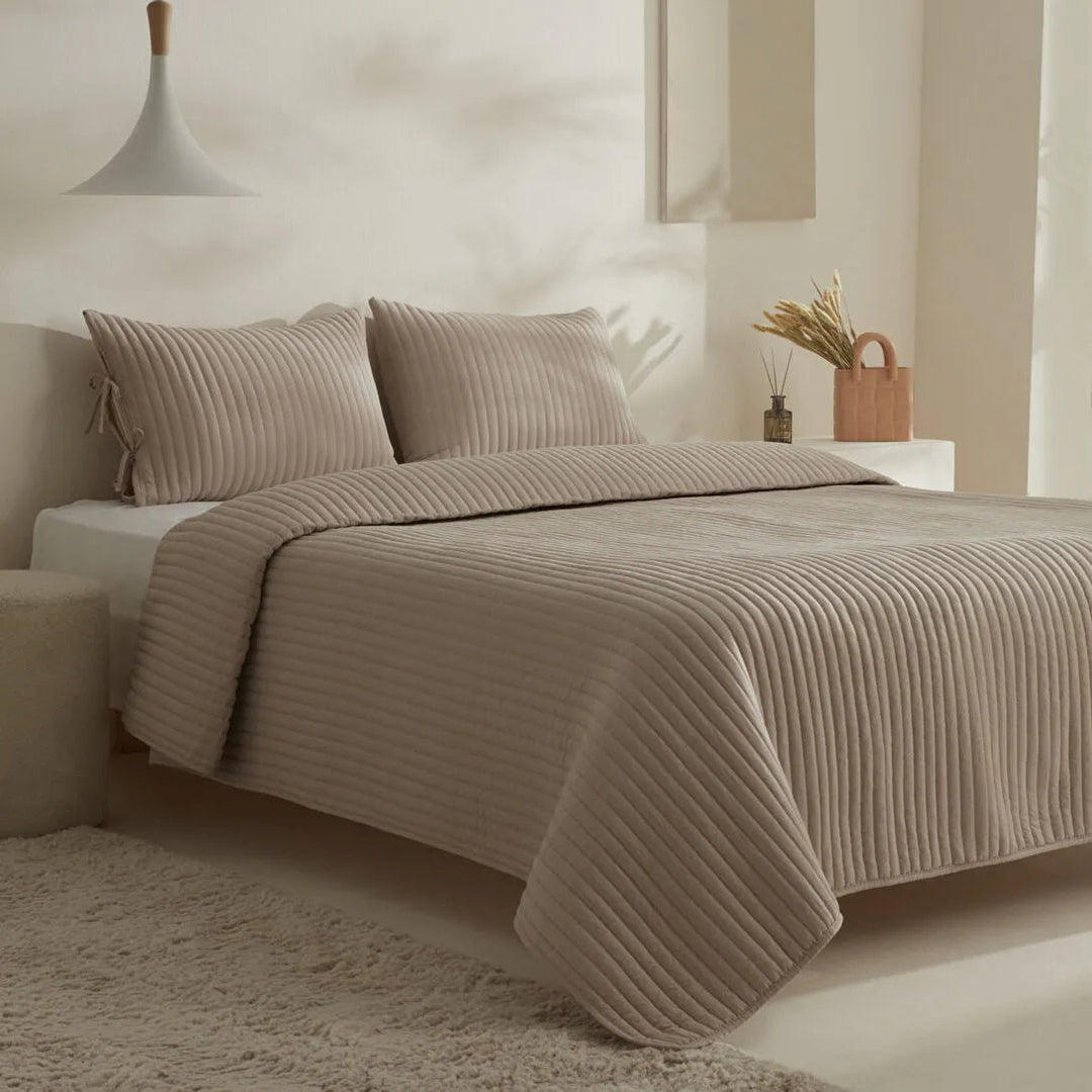 Karaca Home Elie – Dobbeltseng Sengetæppe 230x240 cm - Beige - Løven Home