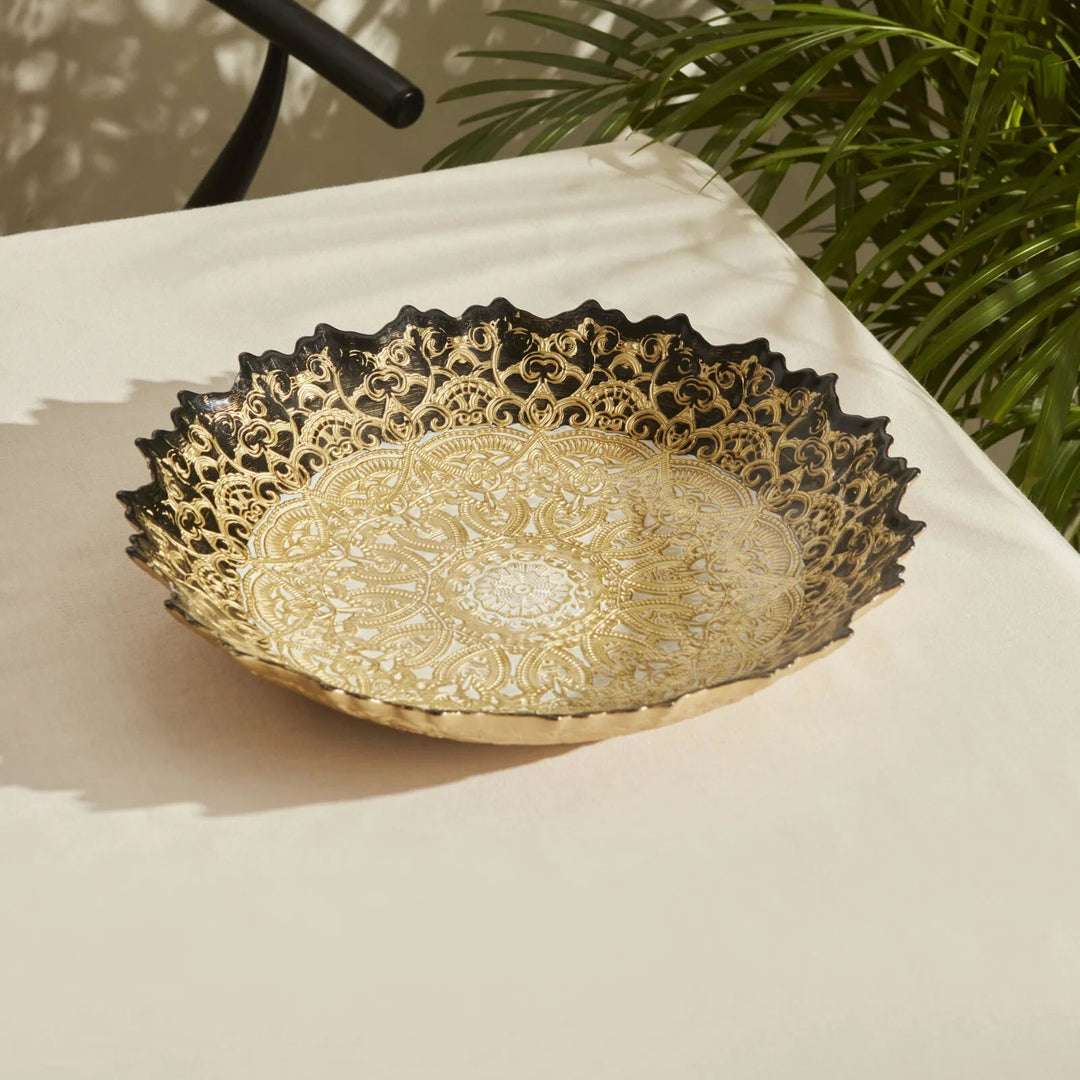 Karaca Home Kashida Dekorativt Fad – Guld - 34 cm - Løven Home