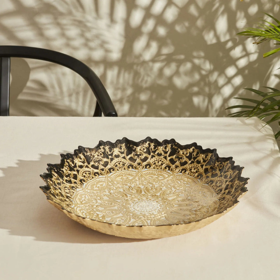 Karaca Home Kashida Dekorativt Fad – Guld - 34 cm - Løven Home