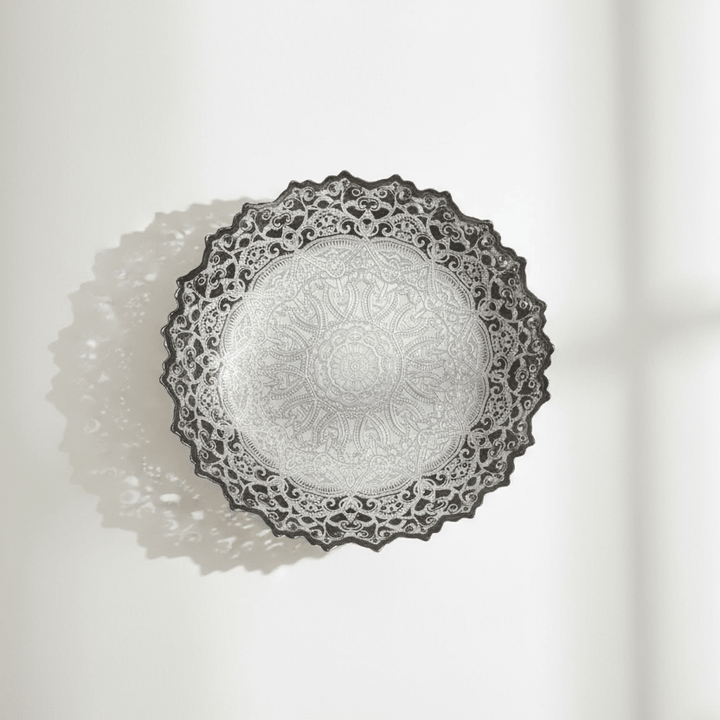 Karaca Home Kashida Dekorativt Fad – Sølv - 34 cm - Løven Home