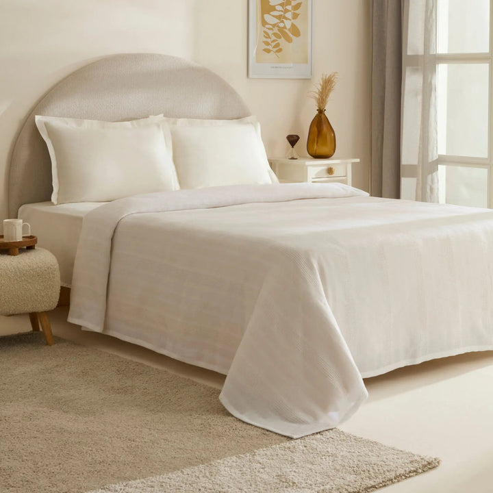 Karaca Home Layna Ecocell – Dobbeltseng Sengetæppe 200x220 cm, Råhvid - Løven Home
