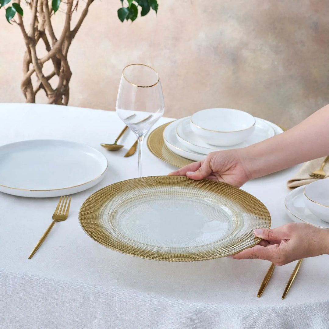 Karaca Home Marisa Dekorativt Glasfad/Dækkeserviet – Guldglitter - 33 cm - Løven Home