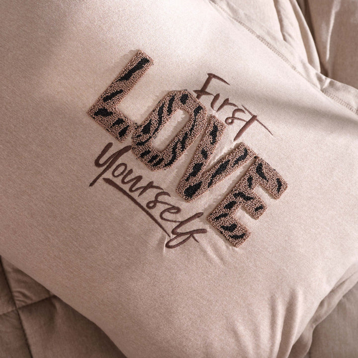 Karaca Home Motto Cotton Comfort Enkeltseng - Sæt – Beige - Løven Home