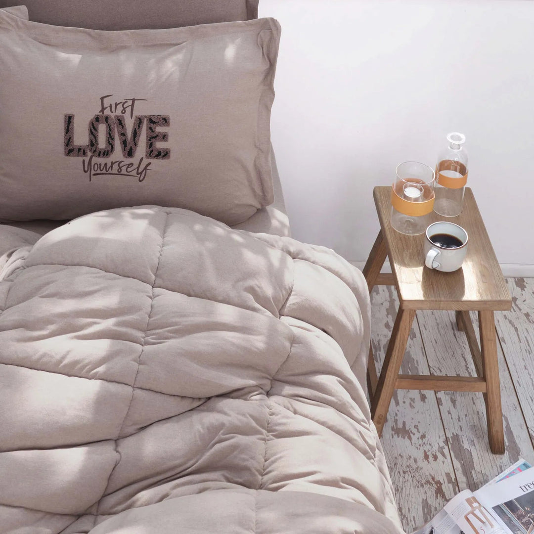 Karaca Home Motto Cotton Comfort Enkeltseng - Sæt – Beige - Løven Home