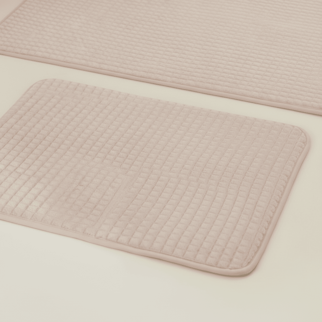 Karaca Home Plaid Embossed 2‑delt Bademåttesæt – Rosa - Løven Home