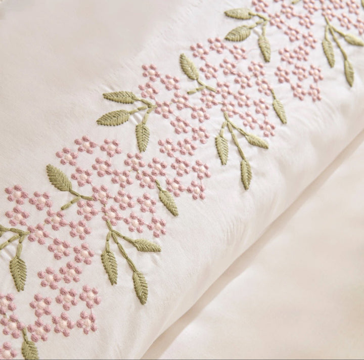 Karaca Home Rosven broderet dobbeltdyne - sengesæt – Hvid - Løven Home