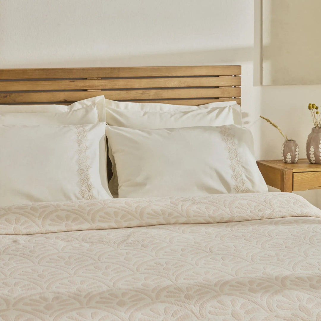 Karaca Home Shailyn Broderet Musselin Sengetæppesæt 200x220 cm (Dobbeltseng) | Rosa - Løven Home