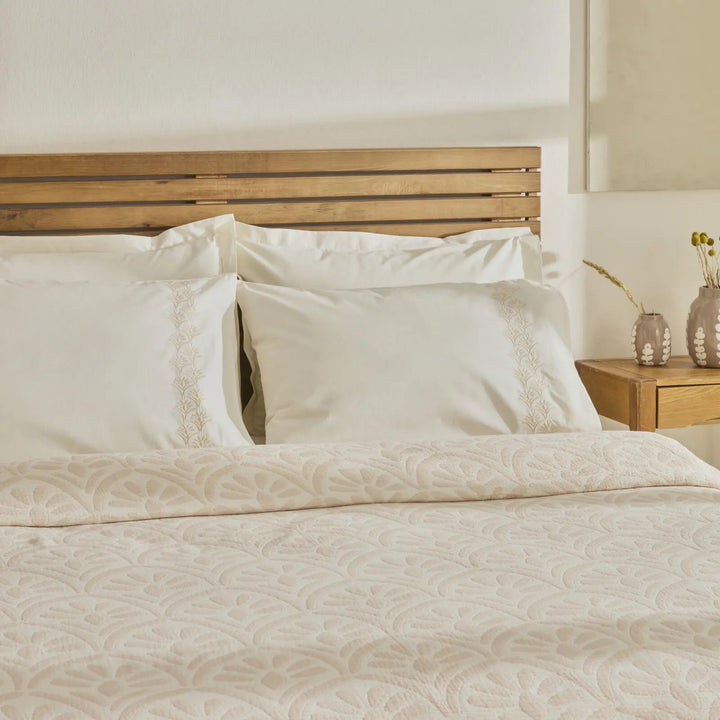 Karaca Home Shailyn Broderet Musselin Sengetæppesæt 200x220 cm (Dobbeltseng) | Rosa - Løven Home