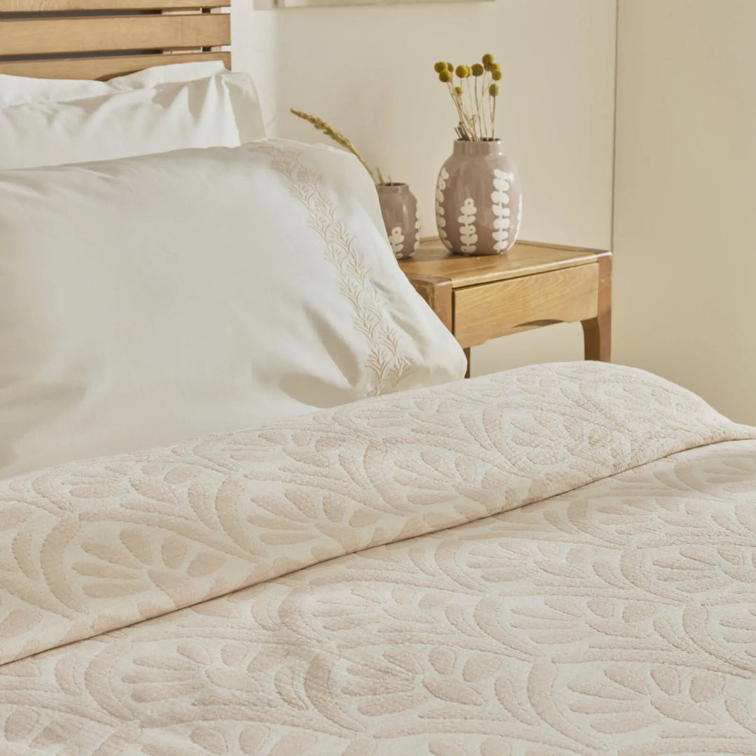 Karaca Home Shailyn Broderet Musselin Sengetæppesæt 200x220 cm (Dobbeltseng) | Rosa - Løven Home