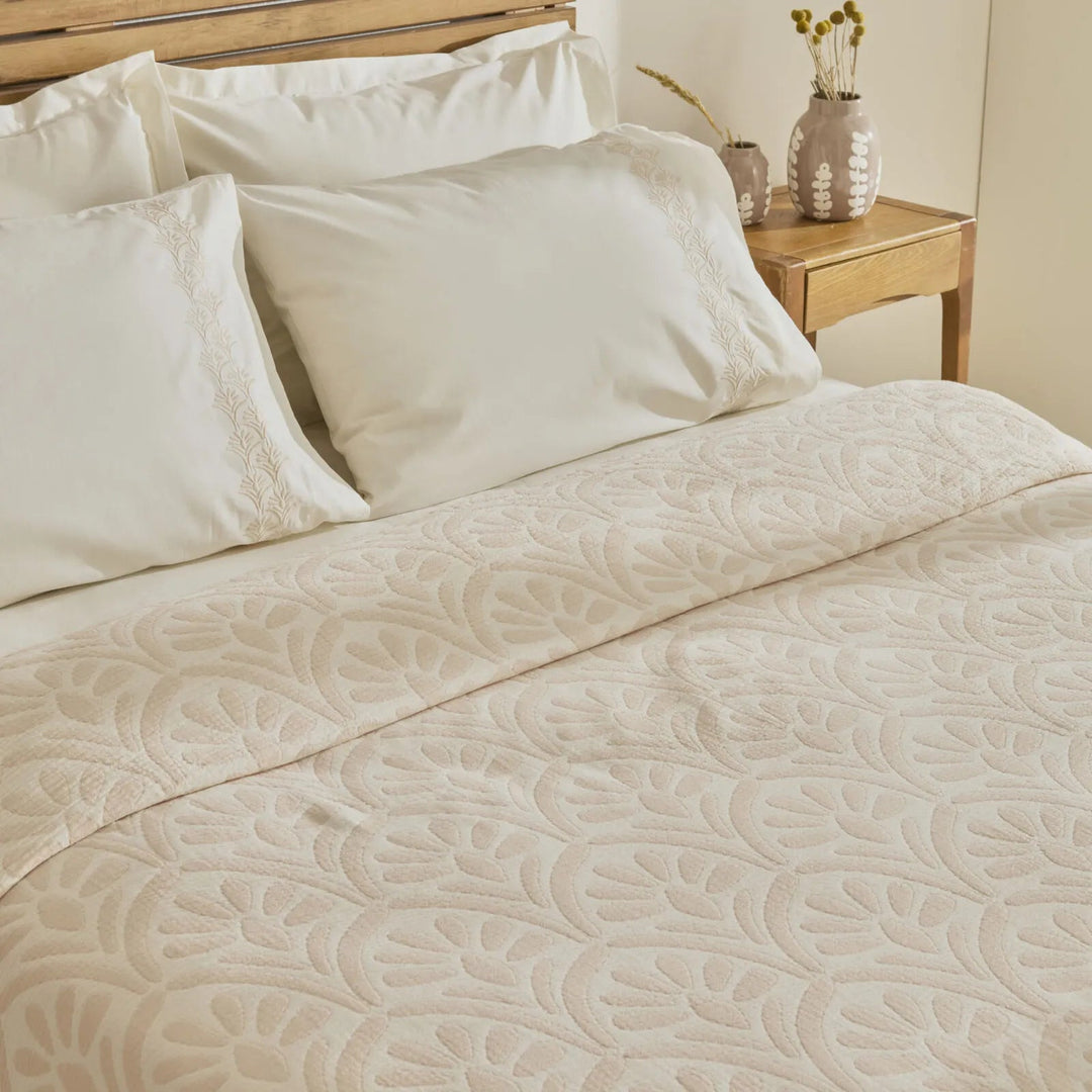 Karaca Home Shailyn Broderet Musselin Sengetæppesæt 200x220 cm (Dobbeltseng) | Rosa - Løven Home