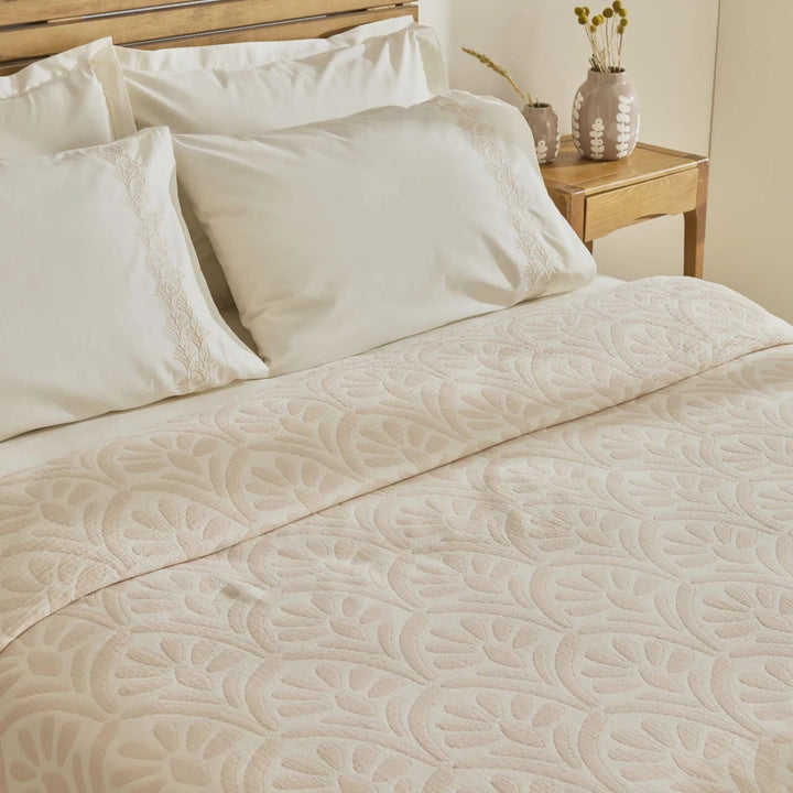 Karaca Home Shailyn Broderet Musselin Sengetæppesæt 200x220 cm (Dobbeltseng) | Rosa - Løven Home