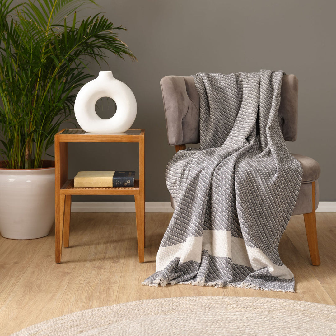Karaca Home - Wilma Throw - Tæppe – Mørkeblå – 130 × 170 cm - Løven Home
