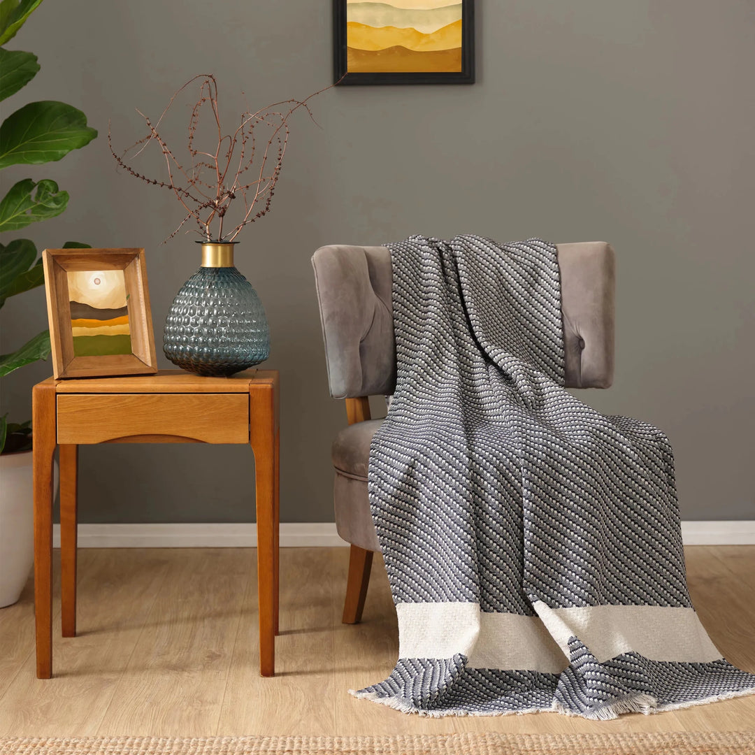 Karaca Home - Wilma Throw - Tæppe – Mørkeblå – 130 × 170 cm - Løven Home