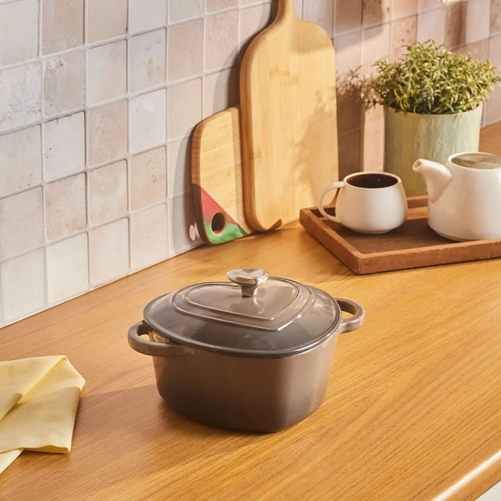 Karaca Love Støbejernsgryde (Induktion) – 1,9 liter - Grå - Løven Home