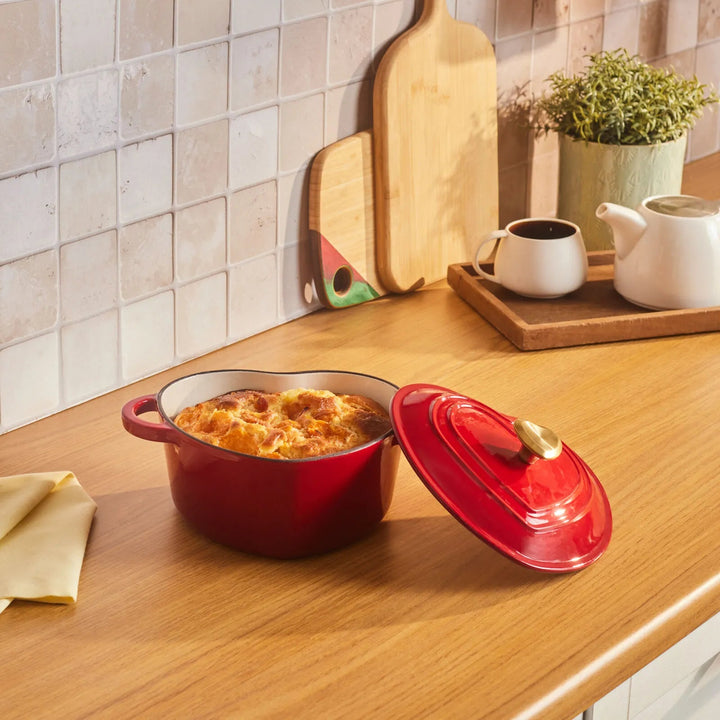 Karaca Love Støbejernsgryde (Induktion) – 1,9 liter - Rød - Løven Home