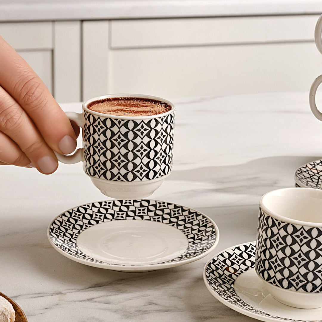 KARACA MIA ESPRESSO KAFFESÆT M/STATIV 13 DELE, 90 ML, HVID/SORT - Løven Home