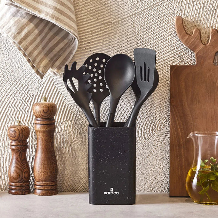 Karaca Misto Køkkenredskabssæt m/Elegant Stand – 6 Dele - Løven Home