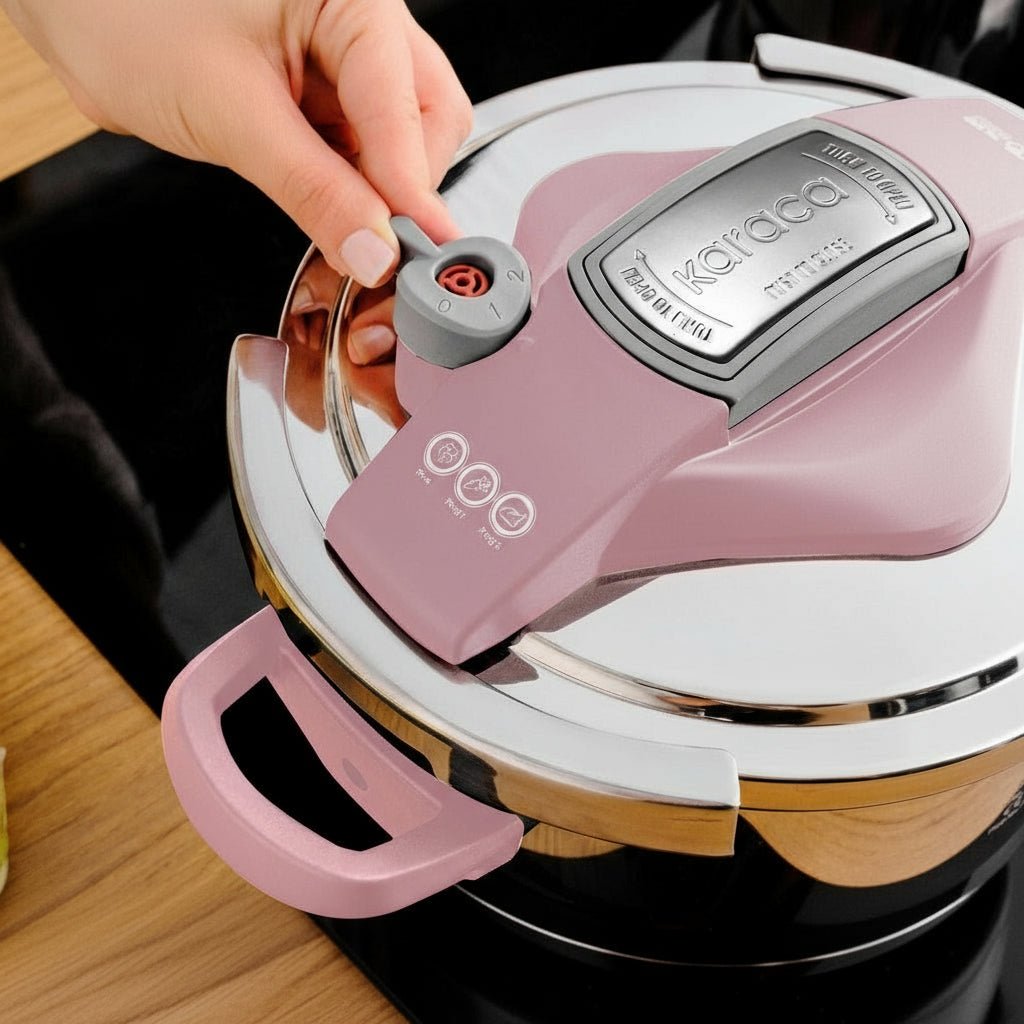 Karaca Perfect Pink Trykkoger - sæt med induktionsbund | 4 + 6 liter | Rustfrit stål - Løven Home
