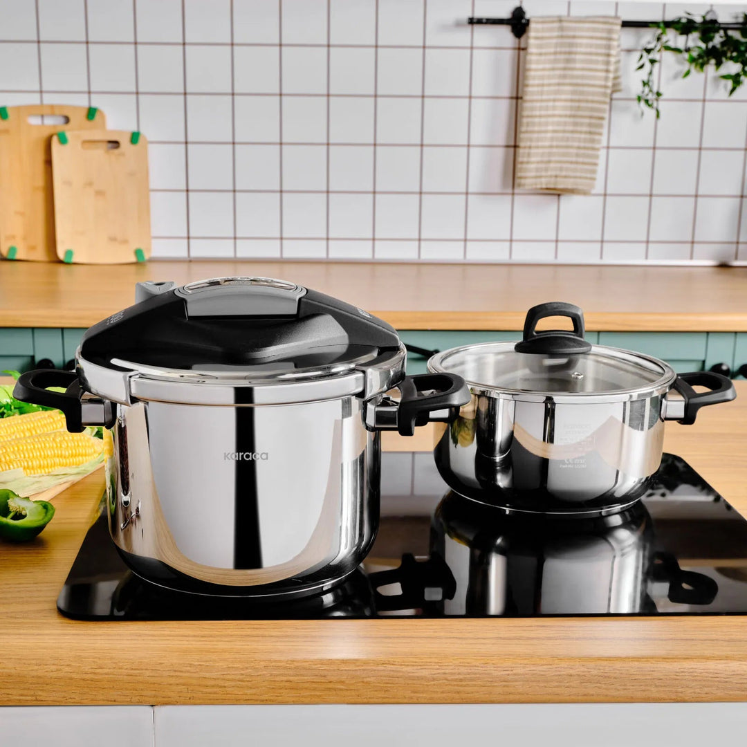 Karaca Perfect Trykkoger - sæt med induktionsbund | 4 + 6 liter | Rustfrit stål - Løven Home
