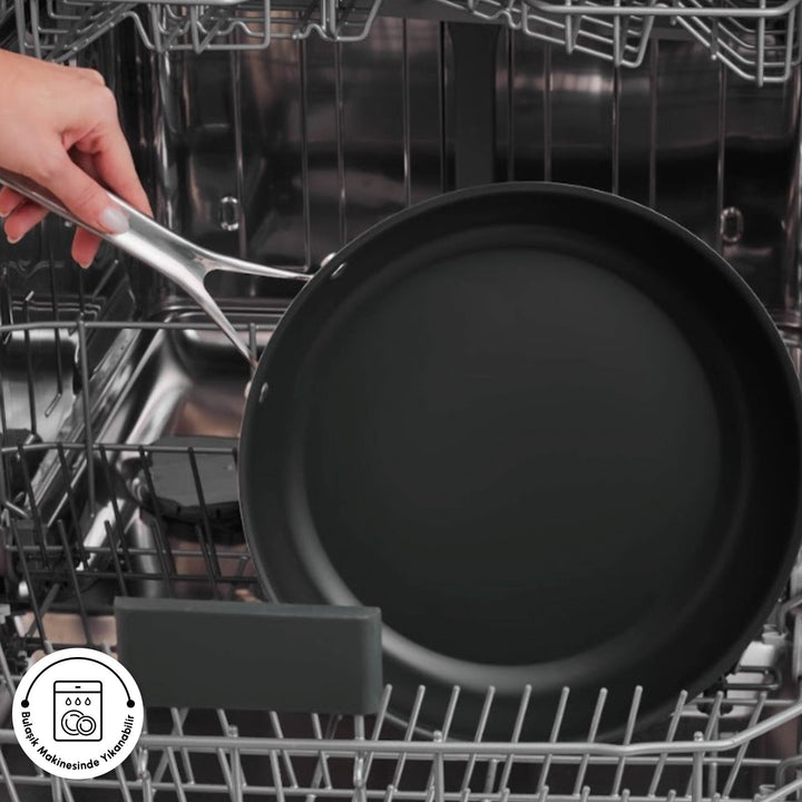 Karaca Plasma Steel 3Ply Pande – 26 cm - Løven Home