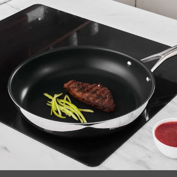 Karaca Plasma Steel 3Ply Pande – 26 cm - Løven Home