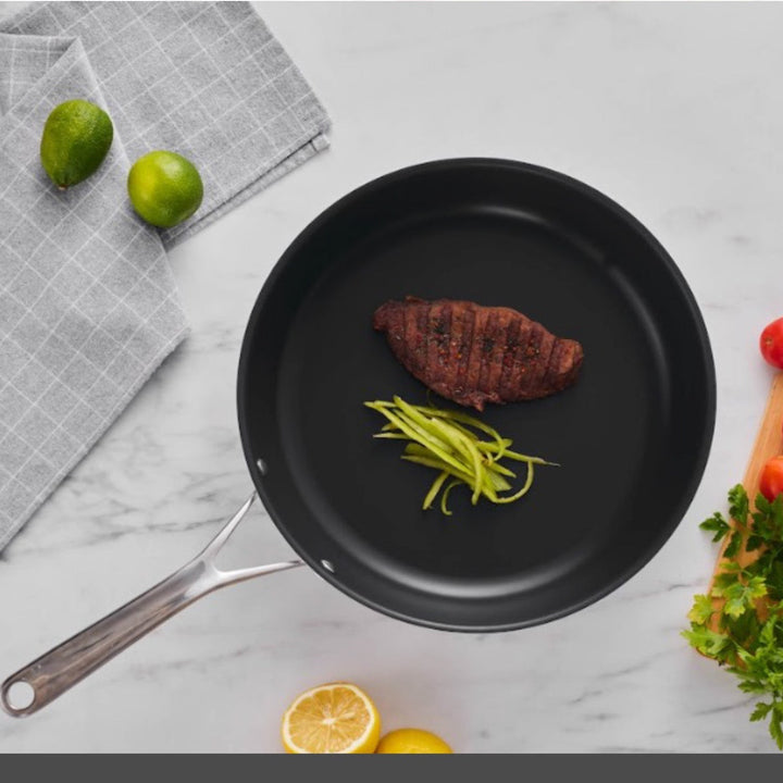 Karaca Plasma Steel 3Ply Pande – 26 cm - Løven Home