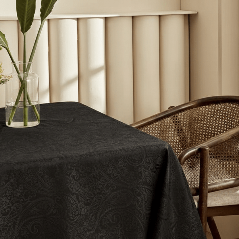 Karaca Pletafvisende Chesney Dug – 140 x 200 cm – Sort - Løven Home