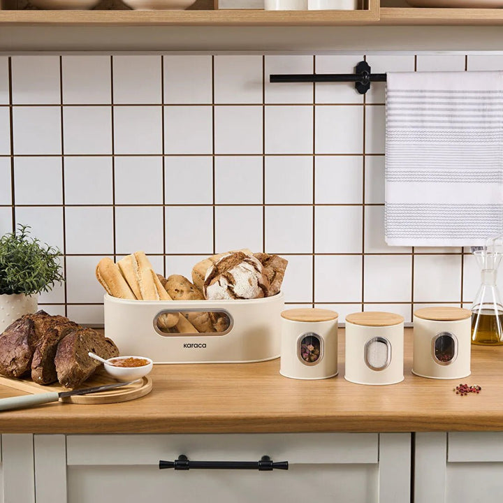 Karaca Premium Brødkasse Sæt med Bambuslåg – Inkl. Gratis Opbevaringskrukke Cream - Løven Home