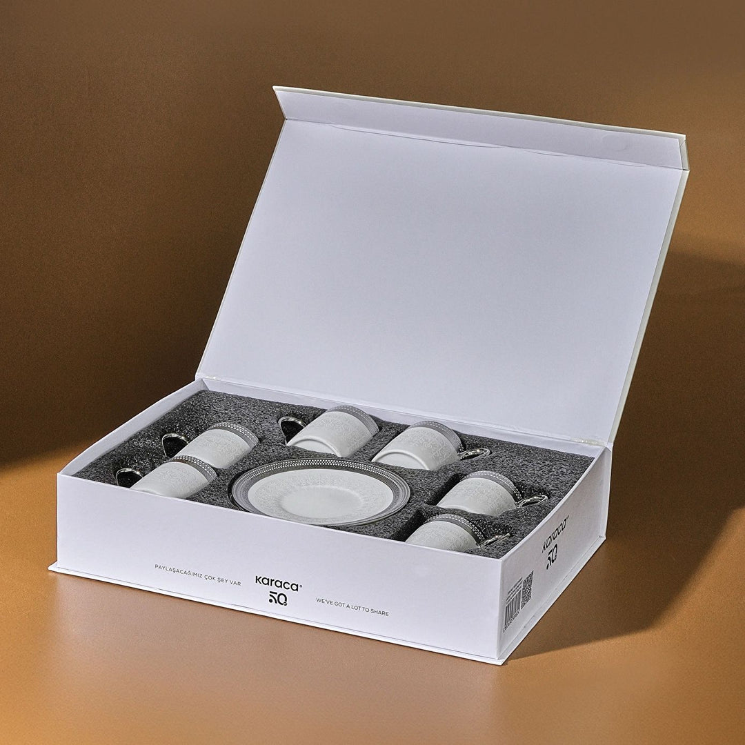 Karaca Royal Bone Kate – Espressosæt til 6 personer (90 ml) - Hvid/Sølv - Løven Home