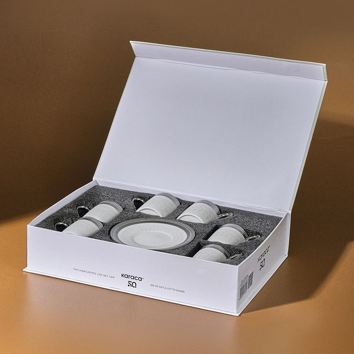 Karaca Royal Bone Kate – Espressosæt til 6 personer (90 ml) - Hvid/Sølv - Løven Home