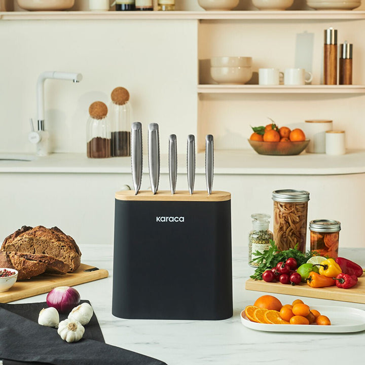 Karaca Samurai Knivsæt m/Stand – 6 dele – Massivt Japansk Stål - Sort/Træ Design - Løven Home