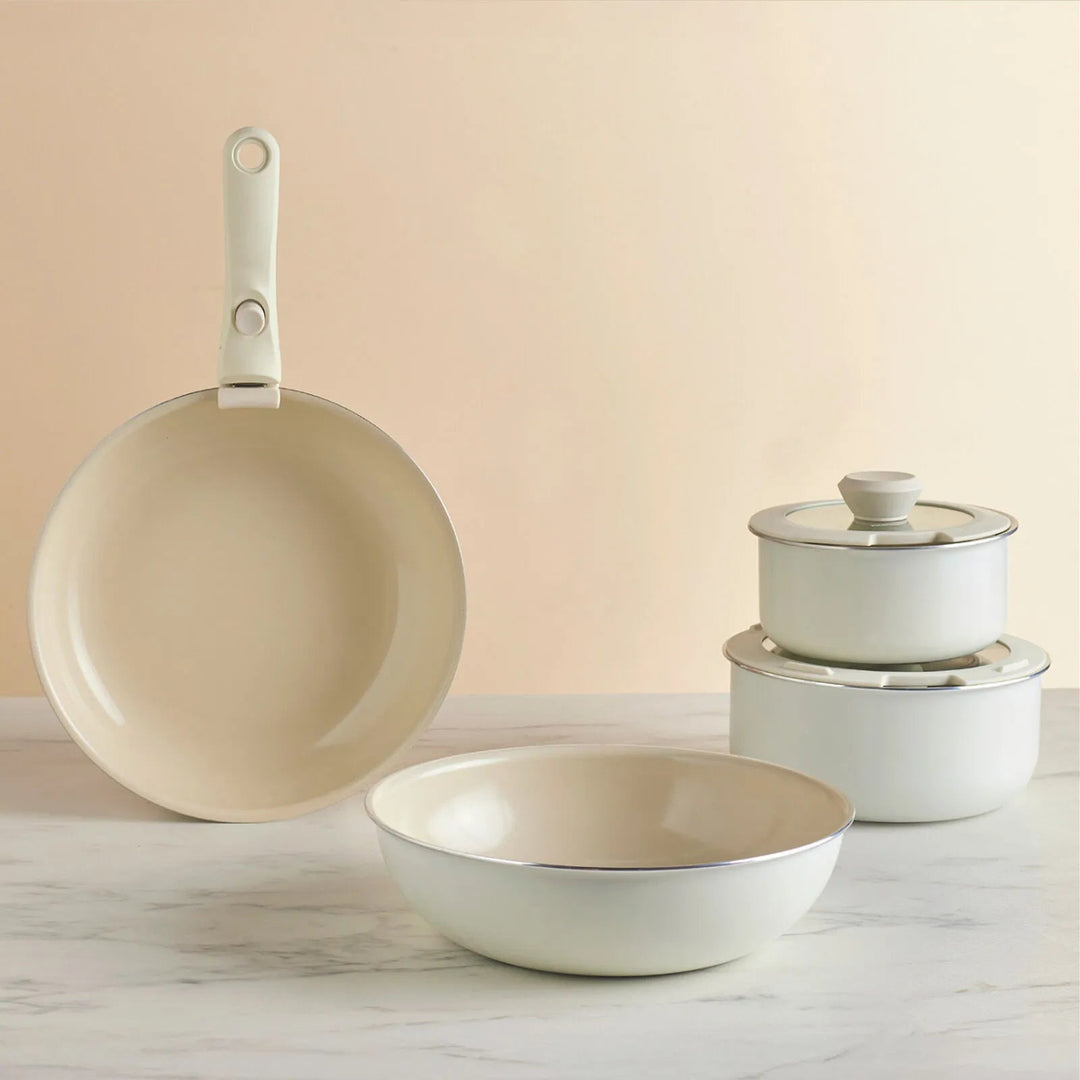 Karaca Swiss Crystal Almond Cream Easy Clip 7 - delers induktionsgryde - og pandesæt - Løven Home