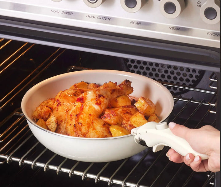 Karaca Swiss Crystal Almond Cream Easy Clip 7 - delers induktionsgryde - og pandesæt - Løven Home