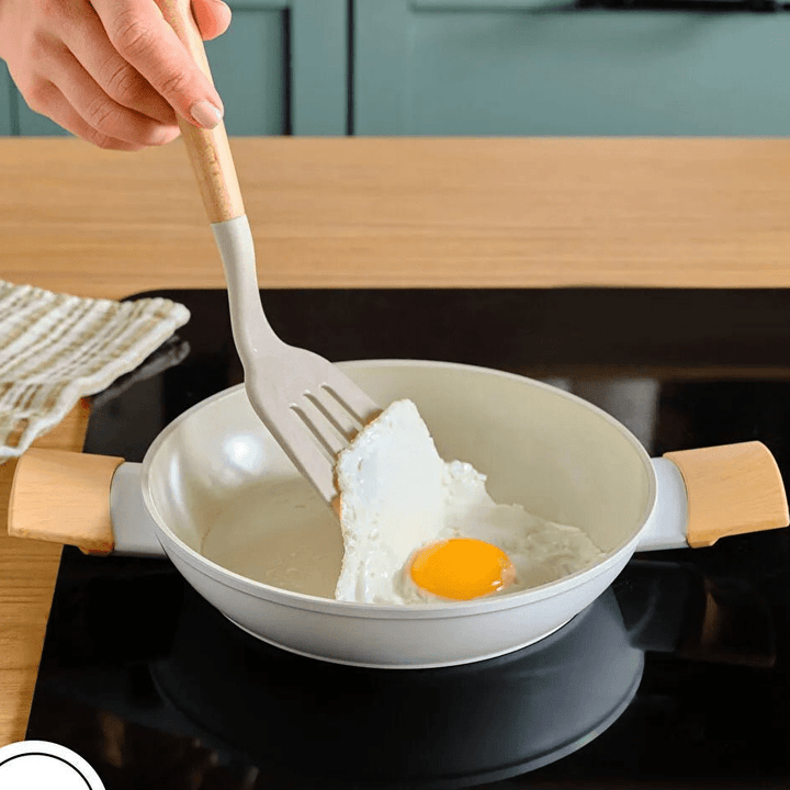Karaca Swisscrystal Stegepande 900 ML | 20 cm – Induktionsbund - Løven Home