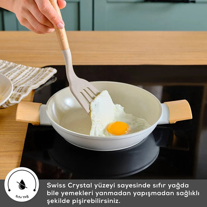 Karaca Swisscrystal Stegepande 900 ML | 20 cm – Induktionsbund - Løven Home