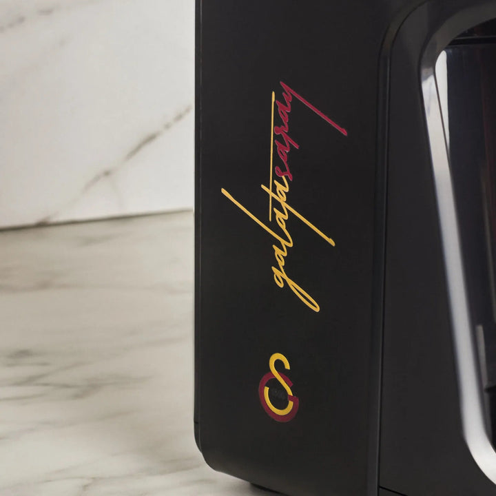 Karaca x Galatasaray Hatır Hüps Mælkebaseret Tyrkisk Kaffemaskine - Sort - Løven Home