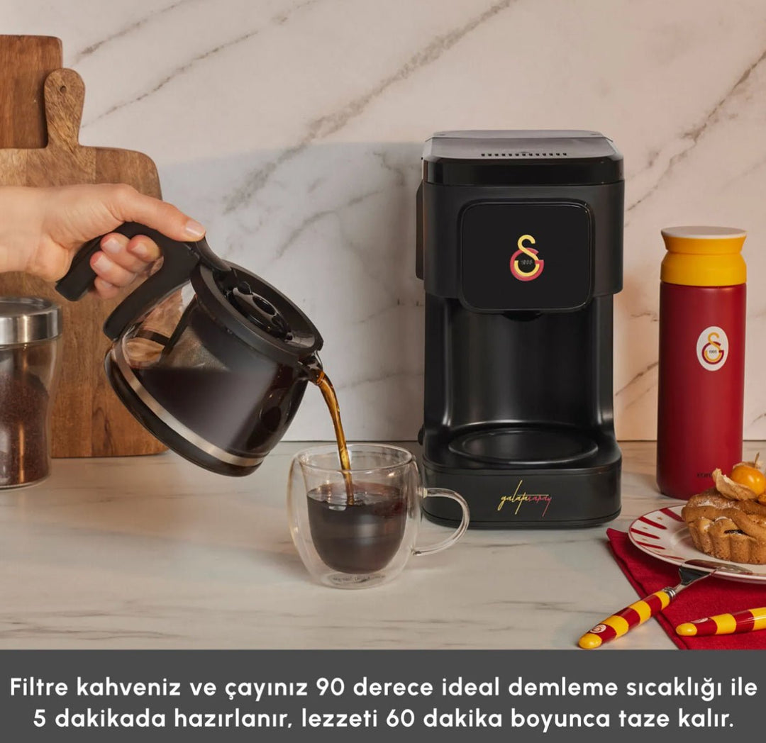 Karaca x Galatasaray Just Coffee Aroma 2 - in - 1 filterkaffe - og tedemsmaskine - Løven Home