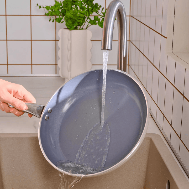 Karaca x Refika Swiss Crystal Cremet Metal Gryde - 4,5 Liter / 24 cm - Løven Home