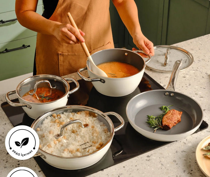 Karaca x Refika Swiss Crystal Metal‑håndtag 7‑delers grydesæt - Løven Home