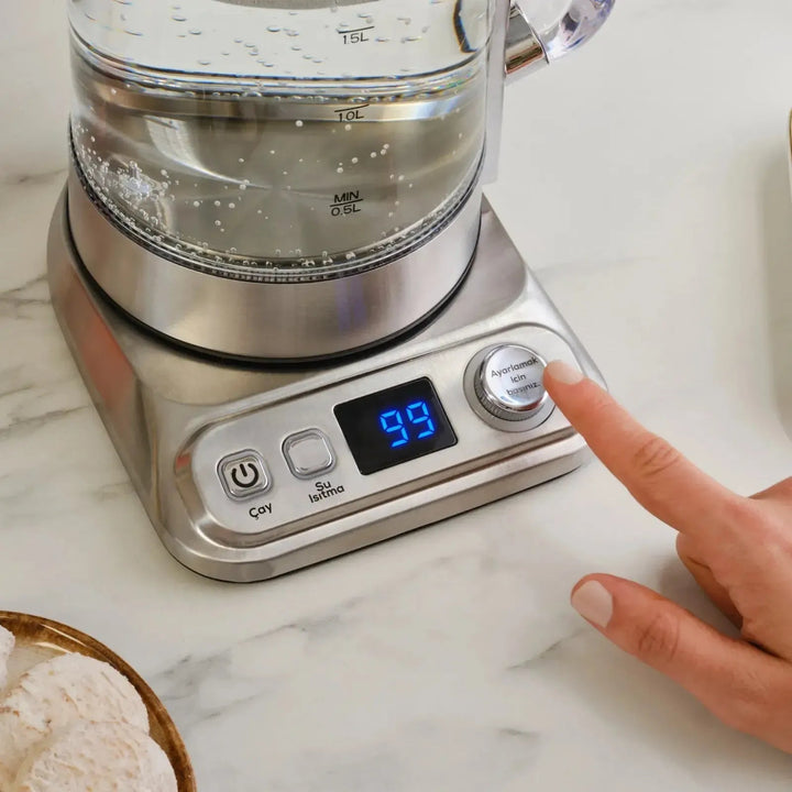 Karaca X Refika XL Glas Temaskine – Chrome (2,8L) - Løven Home